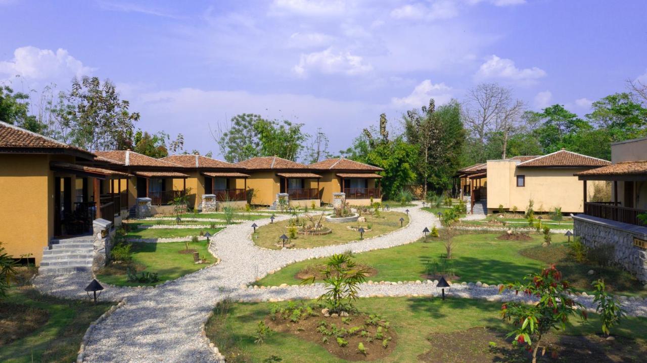 Jungle Villa Resort - Near Chitwan National Park Exterior photo