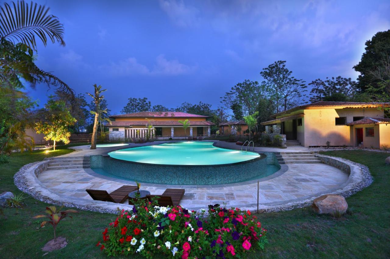Jungle Villa Resort - Near Chitwan National Park Exterior photo