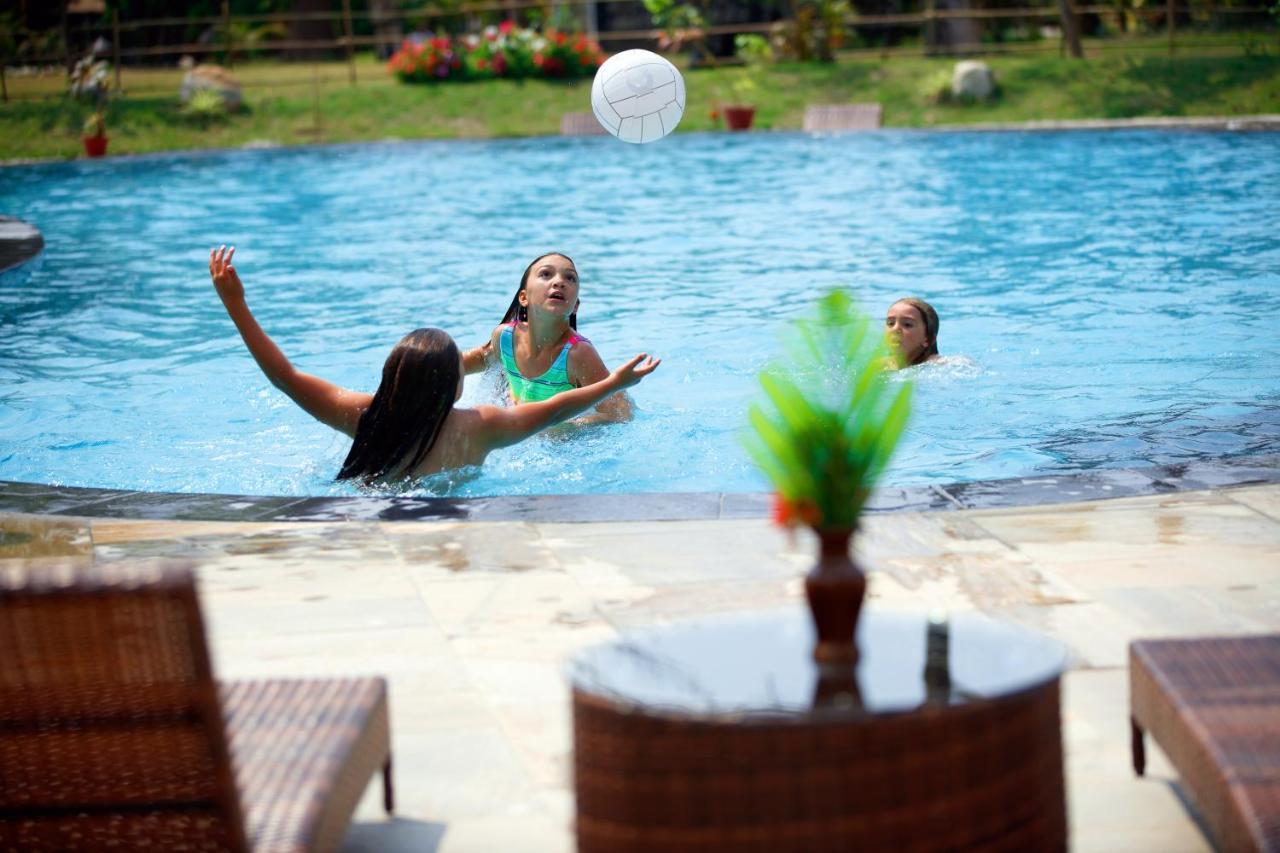 Jungle Villa Resort - Near Chitwan National Park Exterior photo