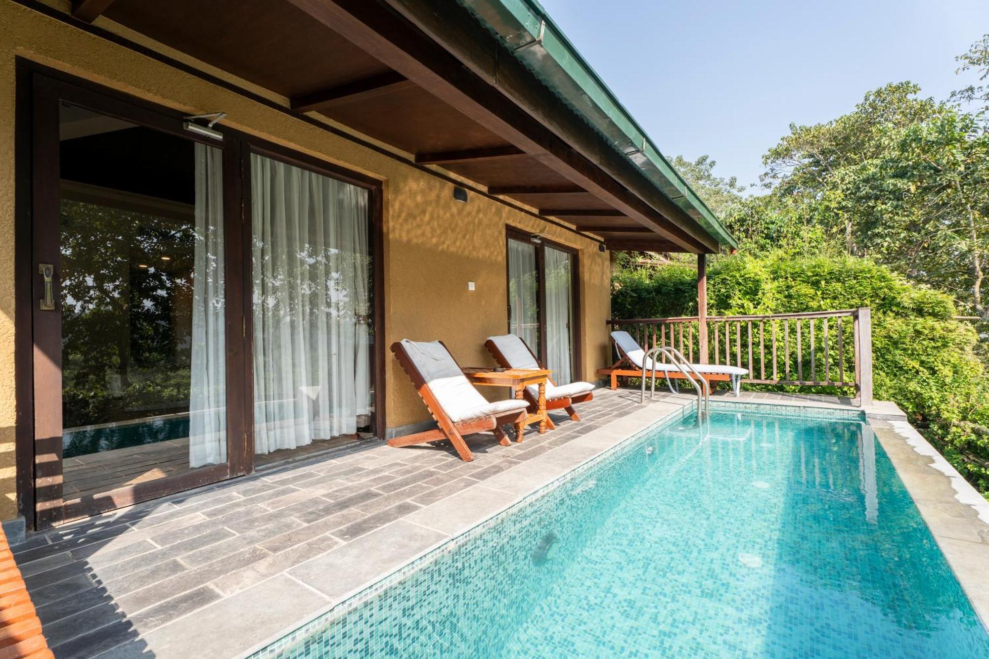 Jungle Villa Resort - Near Chitwan National Park Exterior photo