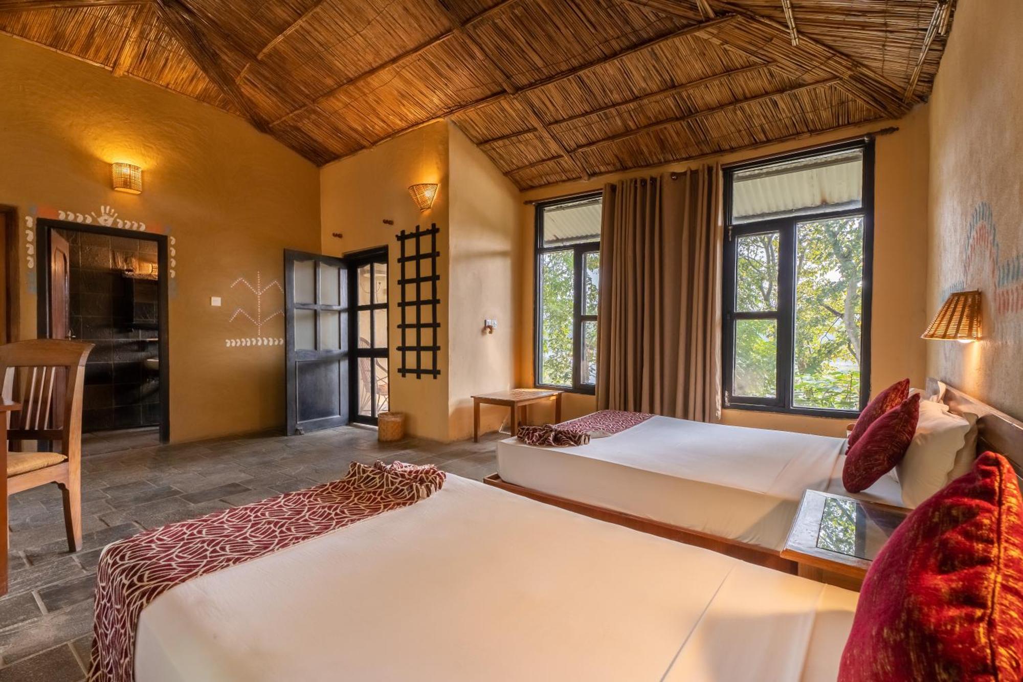 Jungle Villa Resort - Near Chitwan National Park Exterior photo